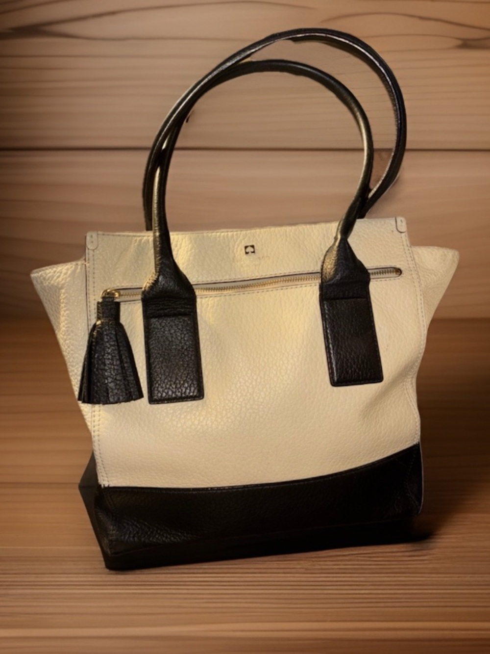 Kate Spade New York Southport Avenue Linda tote bag in a pebbled leather